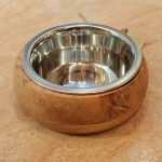 Comedero de madera y acero para perros